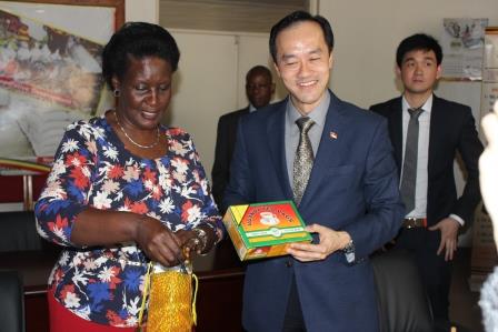 Minister of Trade Uganda meets Minister of Trade Singapore