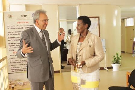 UK_envoy_and_Hon_chatting
